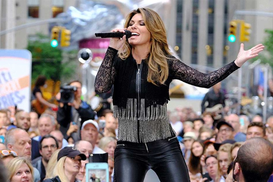 Auch mit 52 Jahren noch immer sehr sexy: Shania Twain kann endlich wieder singen.