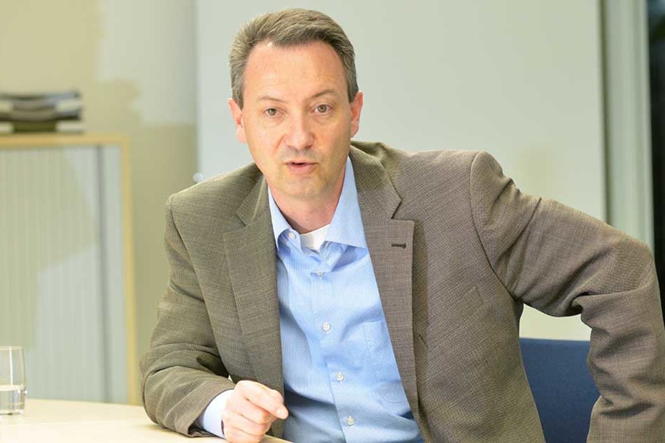 CDU-Chef Jan Donhauser (49) bringt das WTC als dauerhaften Verwaltungsstandort ins Spiel.