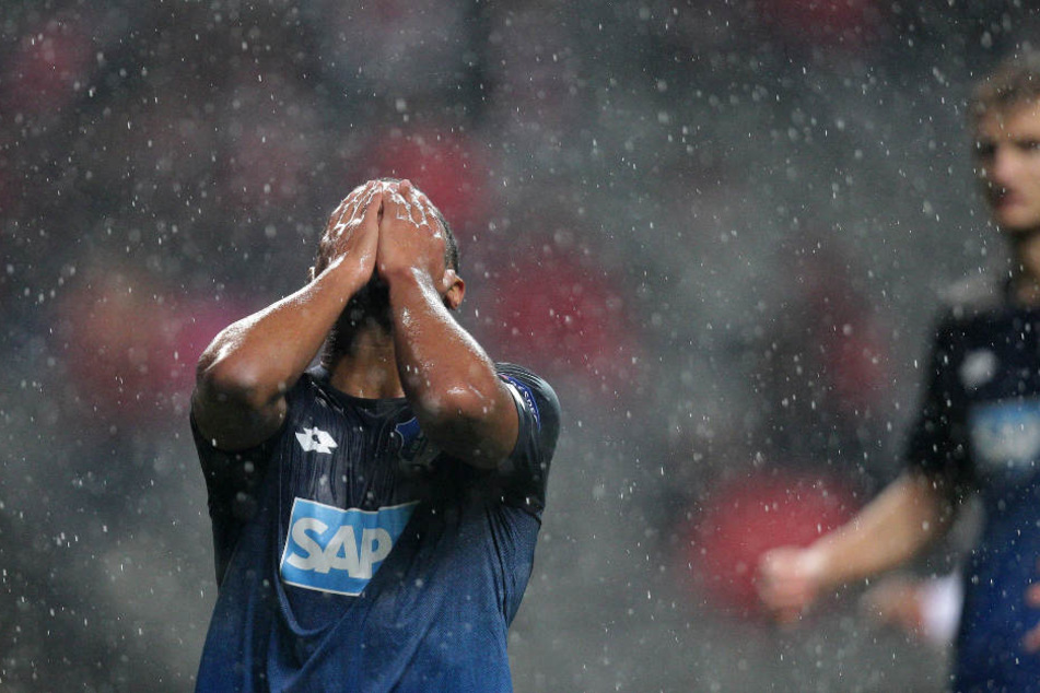 Diese Geste von TSG-Spieler Serge Gnabry mehr als tausend Worte.
