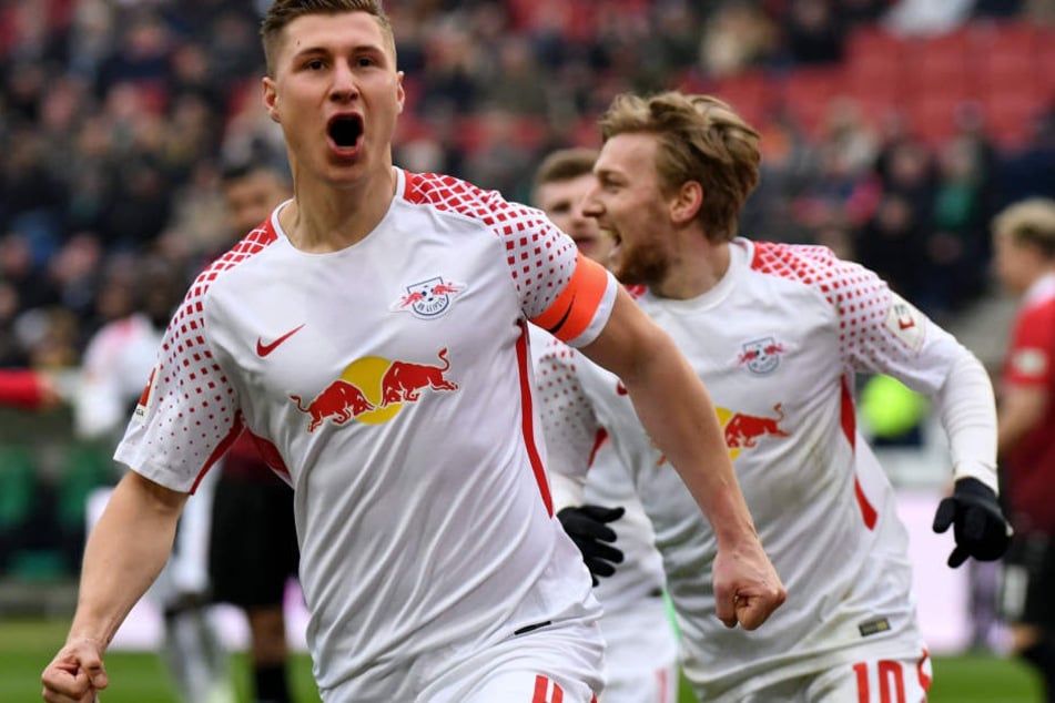 Ein Foto aus dem März: RB Leipzig feierte dank Toren von Kapitän Willi Orban (l.), Emil Forsberg (r.) und Yussuf Poulsen einen 3:2-Sieg in Hannover.