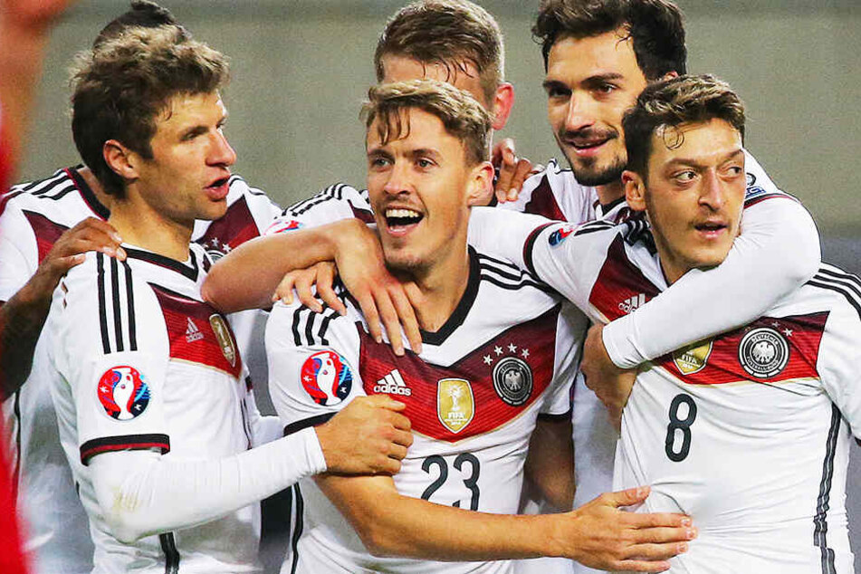 Max Kruse (vorn Mitte) bestritt für Deutschland vierzehn Länderspiele in denen er vier Mal traf.