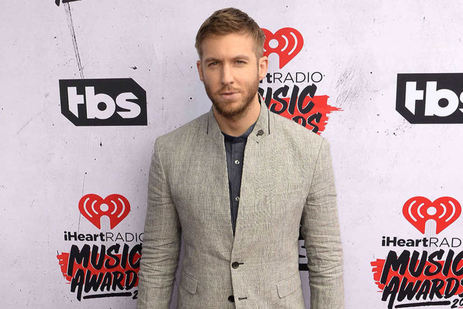Ob Calvin Harris wirklich Videos von seinem "Riesenpenis" verschickt?