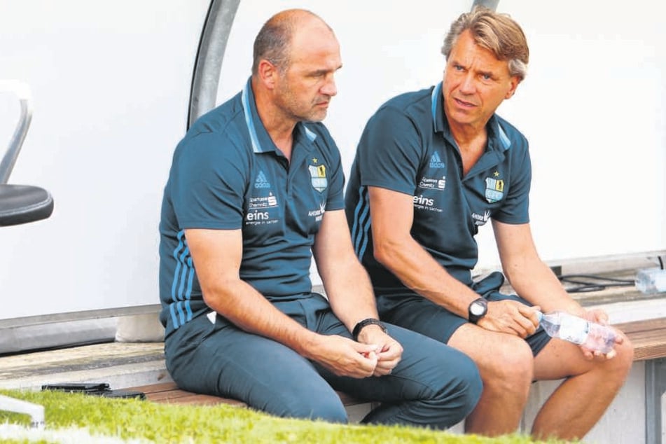 Sitzen sie im neuen Jahr weiter gemeinsam auf der Bank? Steffen Ziffert (l.) hat noch nicht entschieden, ob Horst Steffen (r.) CFC-Trainer bleibt.