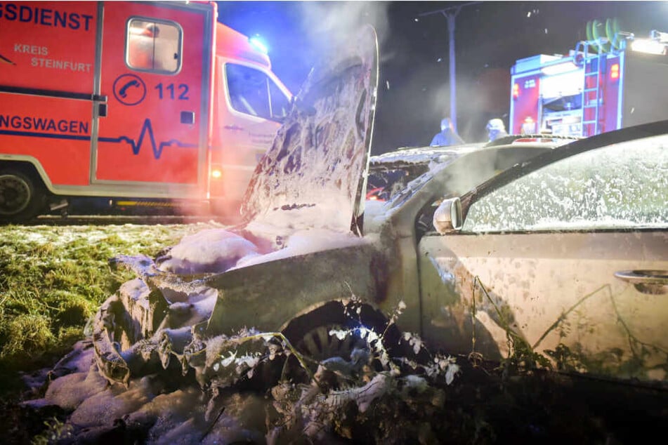 Durch Glatteis landete ein Auto am Mittwoch bei Wettringen im Graben.