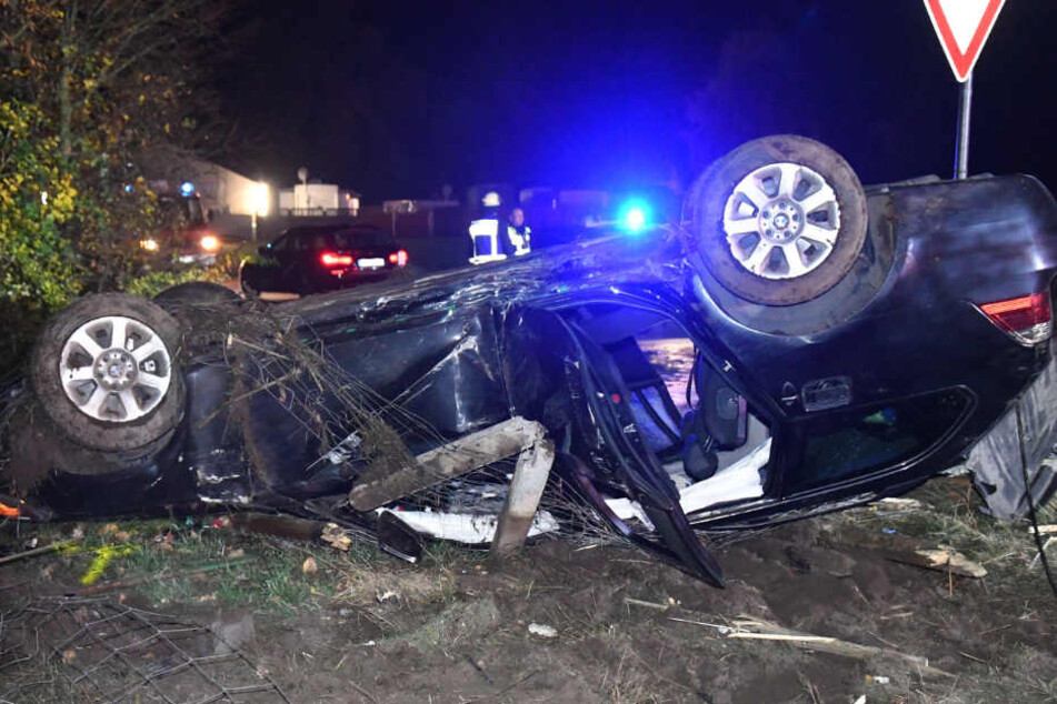 Zwei Insassen in dem BMW wurden verletzt.