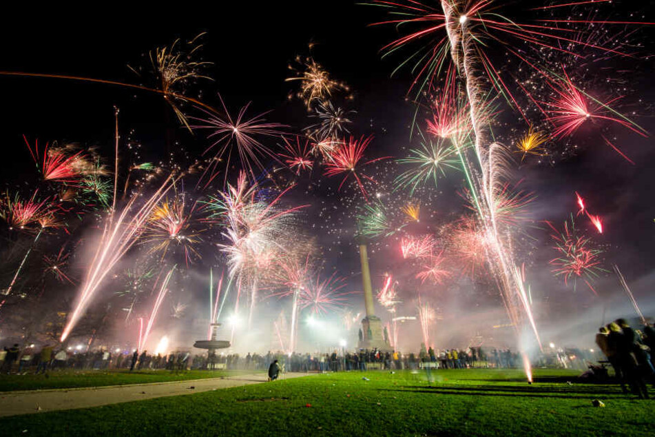 Silvester-Feuerwerke, wie hier in Stuttgart, belasten die Umwelt.