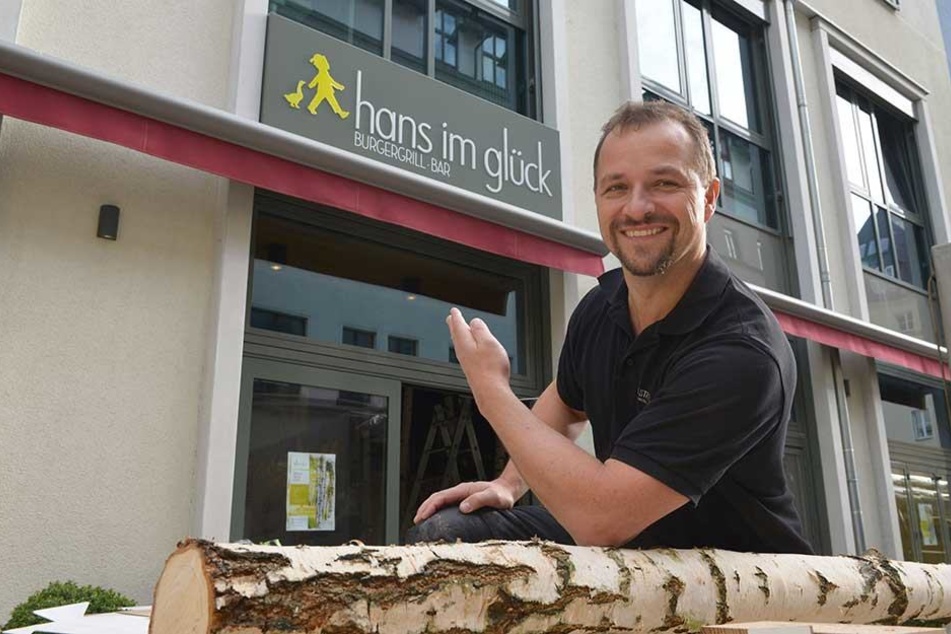 Vorfreude: Am kommenden Montag eröffnet Betreiber André Gruhle (44) den angesagten Burgergrill "Hans im Glück".