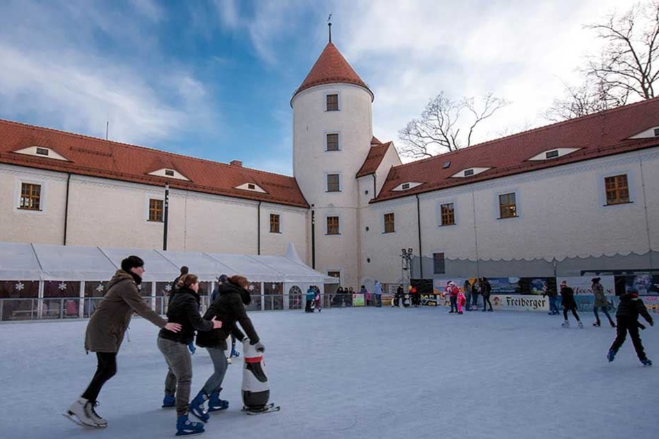 Eislauf-Fans kommen im Schloss Freudenstein wieder voll auf ihre Kosten.