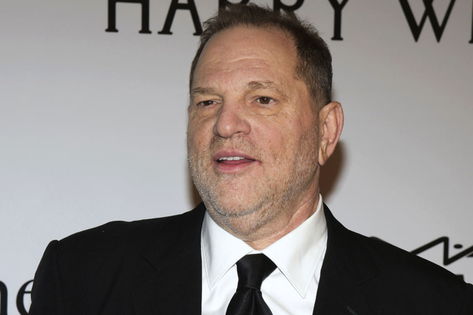 Nach den heftigen Sex-Vorwrürfen gegen seine Person stellte sich US-Filmproduzent Harvey Weinstein am Freitag selbst der Polizei