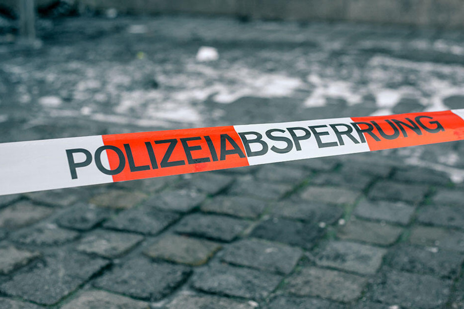 In Düsseldorf wurde am Mittwochmittag ein 74-jähriger Mann angefahren. (Symbolbild)