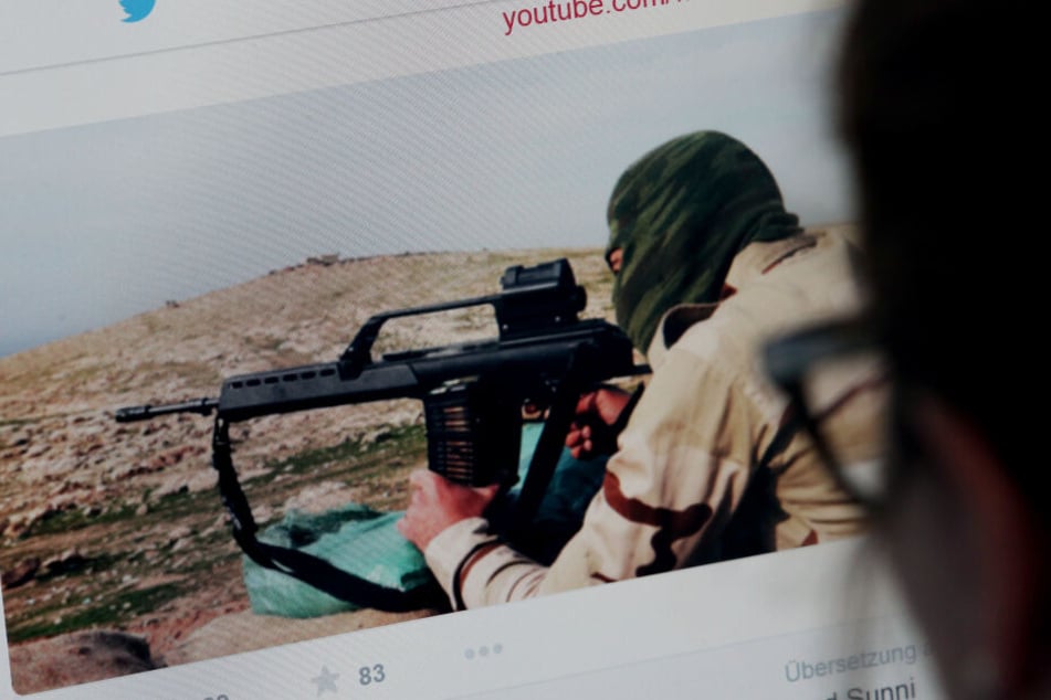 Auf seinem Facebook-Profil soll der Mann IS-Propaganda geteilt haben. (Symbolbild)