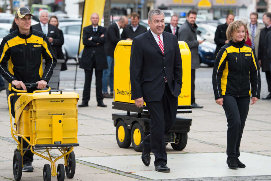 In Bad Hersfeld konnte der Postbot unter Aufsucht des Postvorstands Jürgen Gerdes, getestet werden.