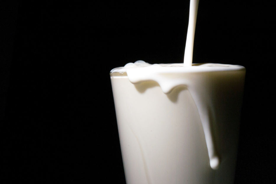Ein unberechenbarer Mann hat Milch in einem Hamburger Restaurant vergiftet.