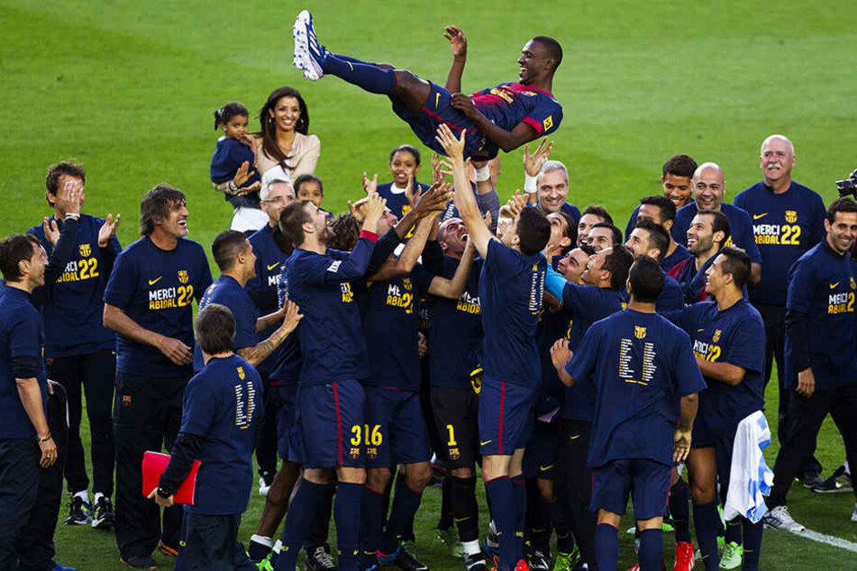 Wurde nach seinem Comeback von seinen Teamkollegen beim FC Barcelona gefeiert: Eric Abidal (oben).