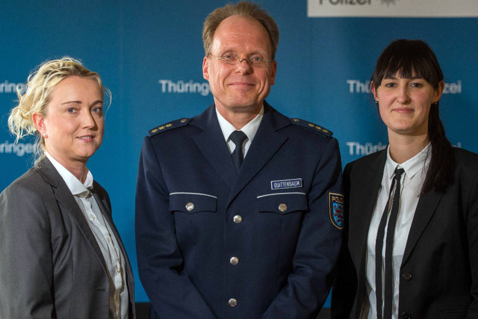 Polizeidirektor Thomas Quittenbaum ist stolz auf die Arbeit der SOKO "Altfälle". Neben ihm stehen Claudia Becker und Carolin Böhme. Sie machten den entscheidenden Treffer.