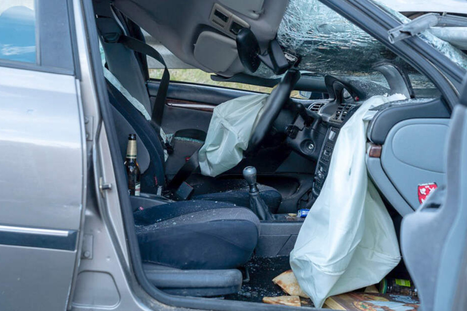 Der Fahrer wurde bei dem Unfall schwer verletzt.