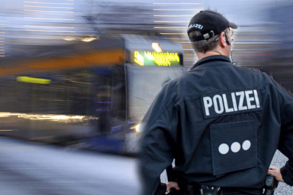 Seit diesem Jahr sind vermehrt Einsatzkräfte der Polizei in Bussen und Bahnen der LVB unterwegs.