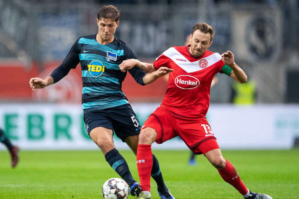 Niklas Stark musste in Düsseldorf schon nach 25 Minuten ausgewechselt werden.