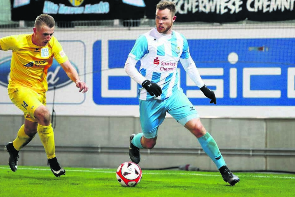 Fällt mit einer Fußverletzung zum Saisonabschluss gegen Bischofswerda definitiv aus: Tobias Müller (r.).