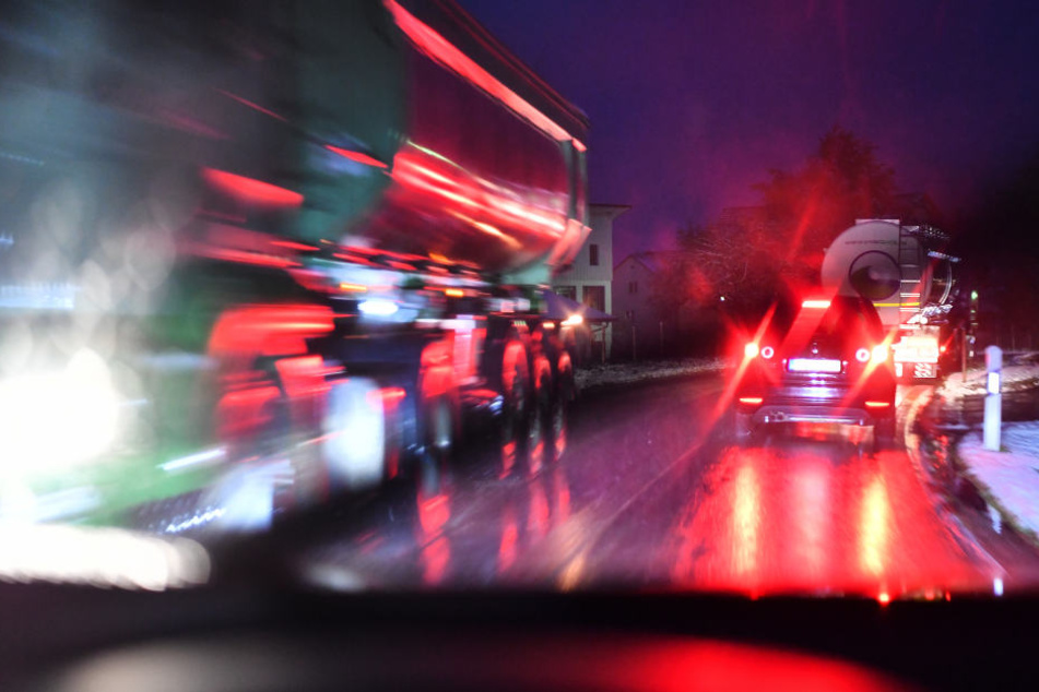 Auf der A5 kam es binnen einer Stunde zu drei Autounfällen. (Symbolbild)