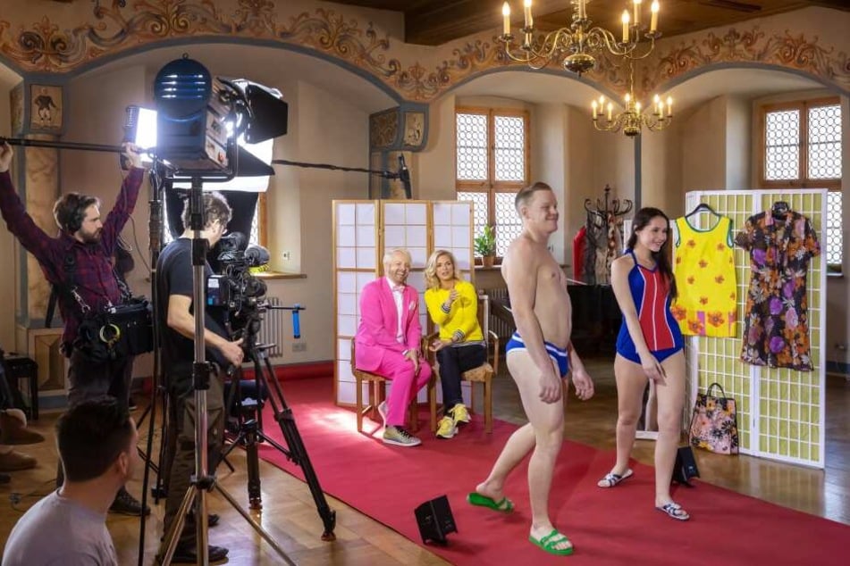 Sexy DDR-Bademode: Drehort für den MDR war das Rathaus in Annaberg-Buchholz.