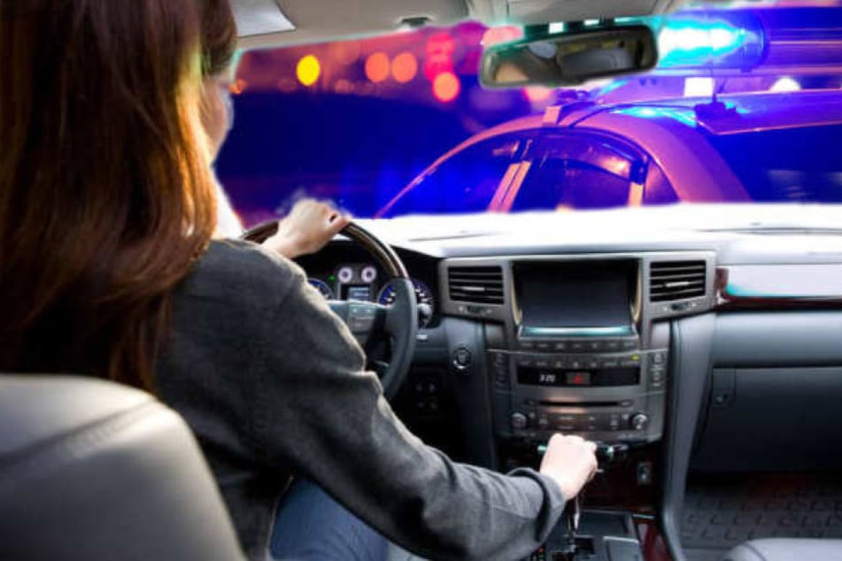 Angefangen hat die Chaos-Fahrt, in dem die Frau einem anderen Fahrer die Vorfahrt nahm. (Symbolbild)