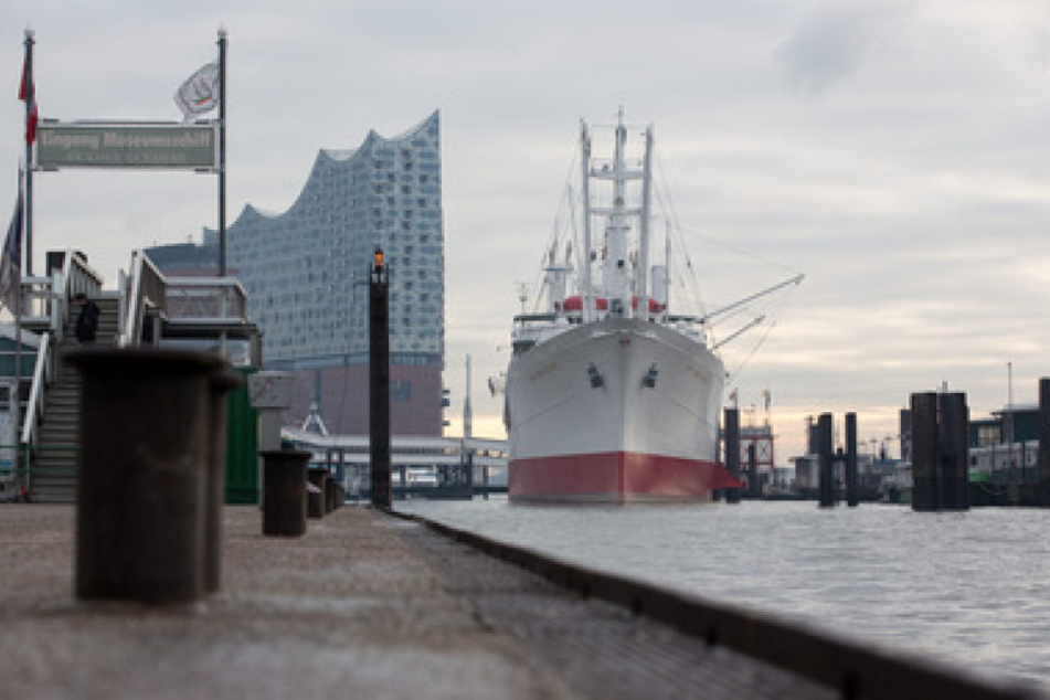 Die Silhouette der Elbphilharmonie und des Museumsschiffes "Cap San Diego". Hier wurde die Leiche von Timo Kraus gefunden.