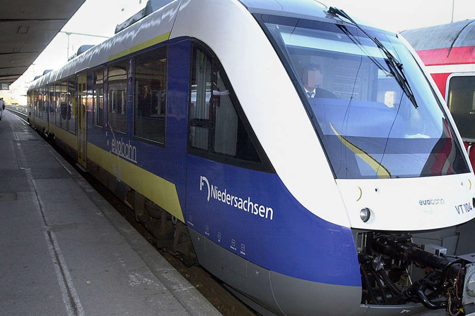 Ein Fahrgast der Eurobahn ging auf einen Zugbegleiter los.