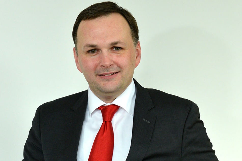 Auf Platz zwei: André Schollbach (39, Linke), hier mit den Biedenkopf-Tagebüchern. Seine Anfragen dazu sorgten für Wirbel.