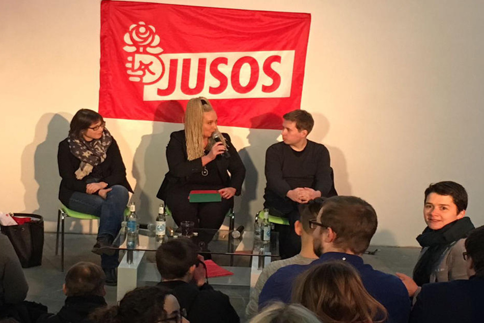 Diskutierten in Leipzig über den Koalitionsvertrag: Katja Pähle (l.) und Kevin Kühnert (r.). In der Mitte: Moderatorin Irena Rudolph-Kokot.
