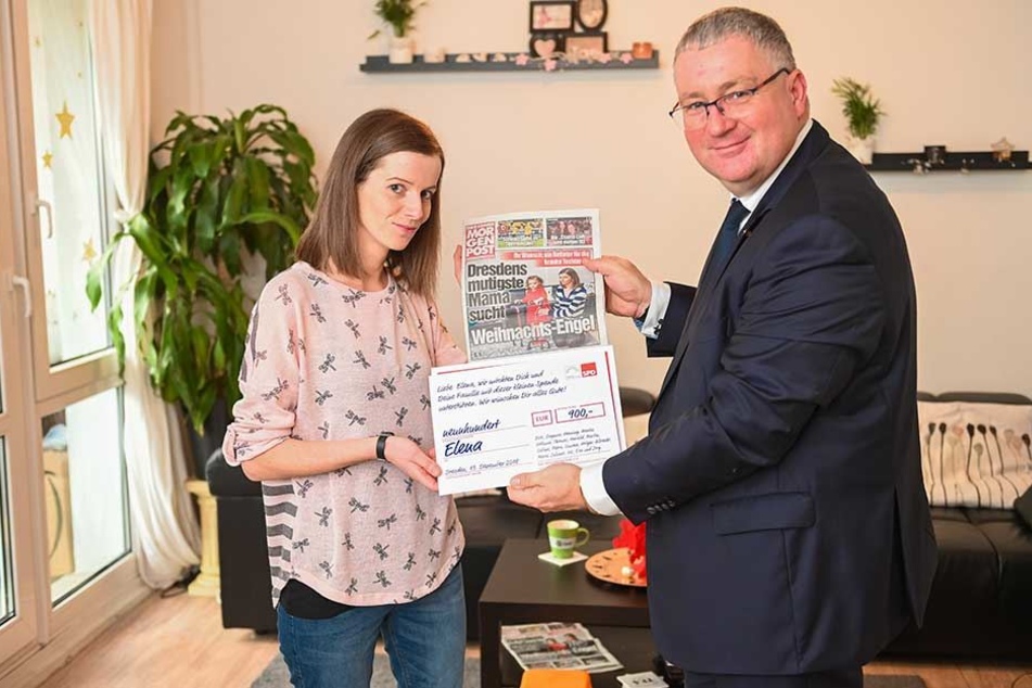 SPD-Politiker Thomas Baum (53) besuchte die Familie mit Spenden-Kuvert, zollte Mutter Marie Lorentschk (34) Respekt für ihre Kraft und Mut.
