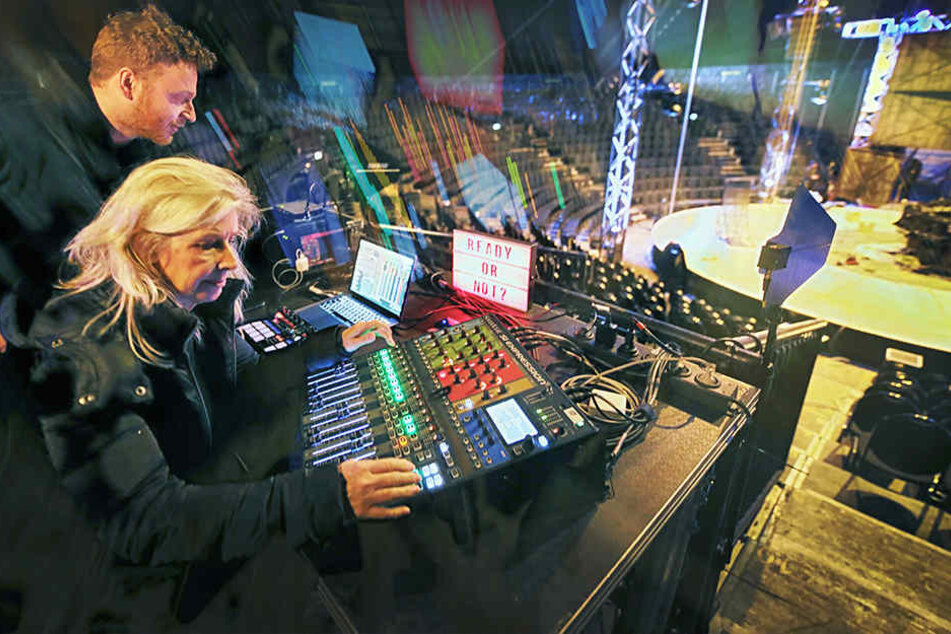 Tom Kastein und seine Mutter Gabi Kastein arbeiten daran, eine rockige Weihnachtsshow zu liefern.