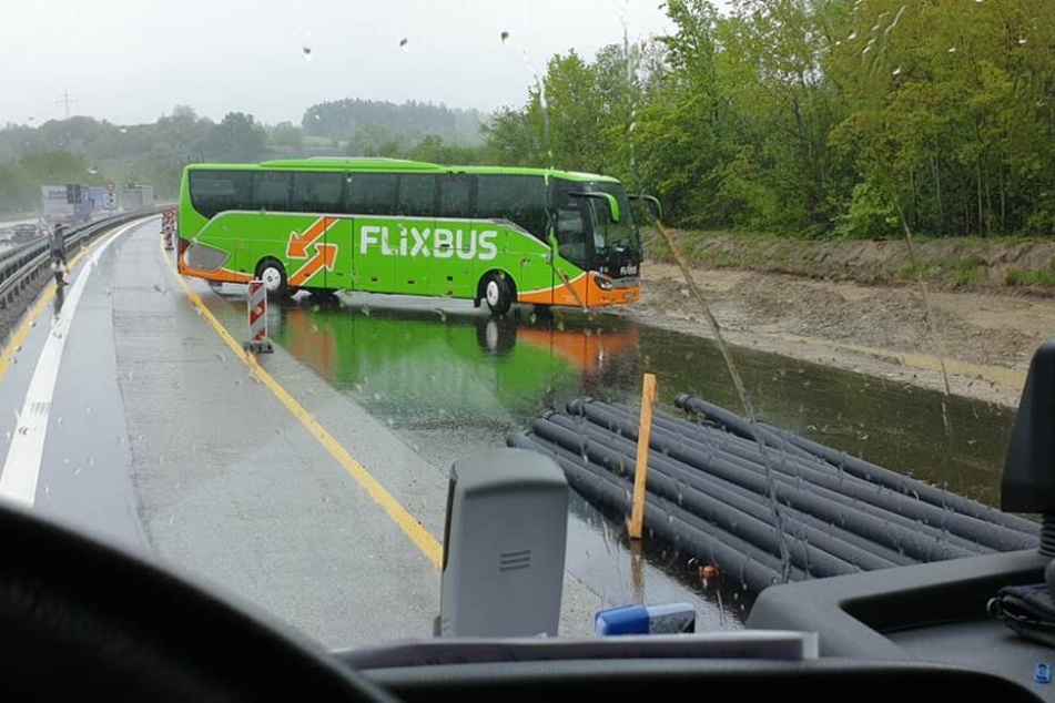 Fredy Koller traut seinen Augen nicht: Der Flixbus-Fahrer versuchte zu wenden, um als Geisterfahrer in Richtung Österreich zu fahren.