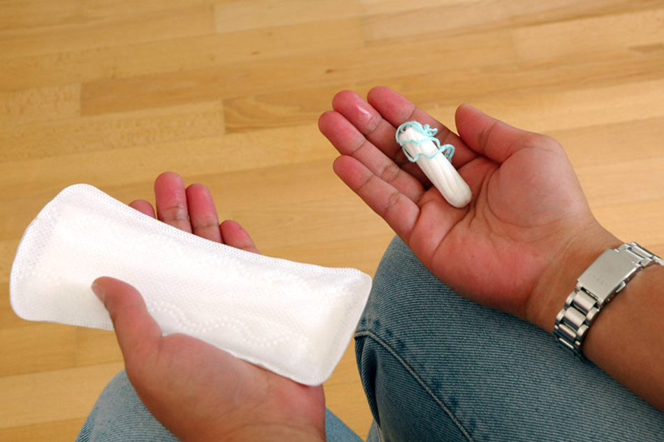 Ob Tampons oder Binden: Frauen müssen für ihren "Auslaufschutz" eine Menge blechen.