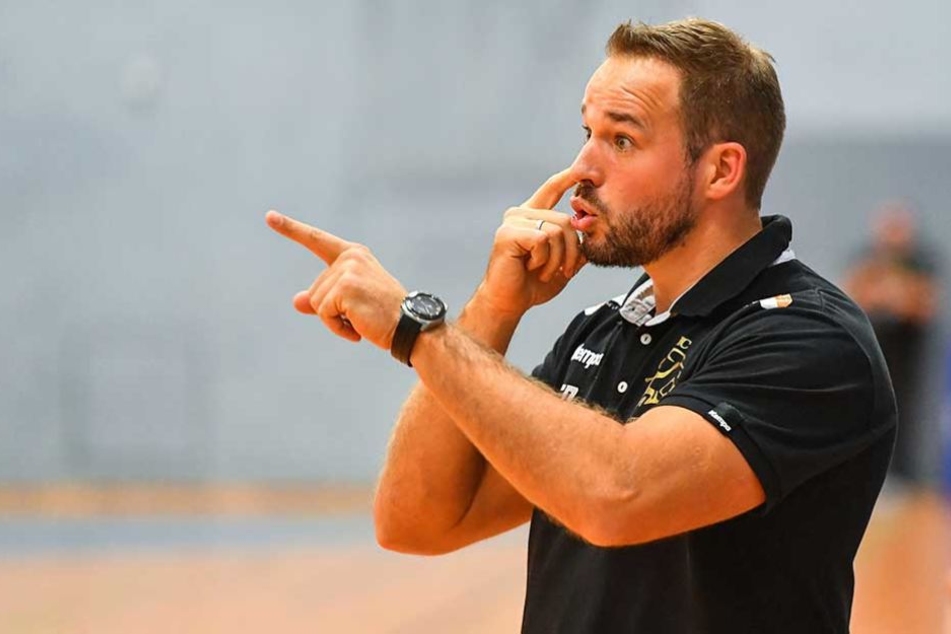 Dresdens Trainer Christian Pöhler könnt diesmal nicht mit der Leistung seiner Mannschaft zufrieden sein (Archivbild).
