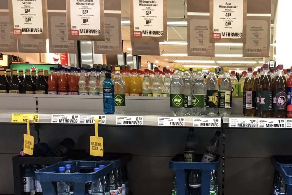 Deutliche Angabe am Preisschild, dass es sich um Mehrweg handelt.
