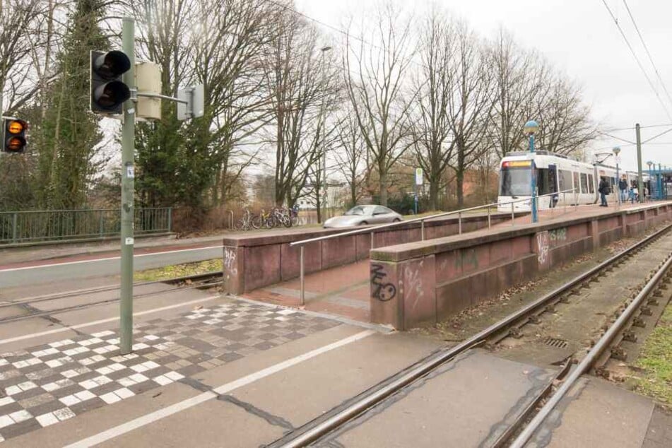 Eine Stadtbahn der Linie 4 erfasste das Kind am Bültmannshof.