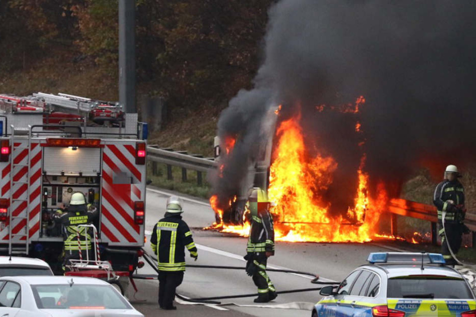 Nach einer Panne brannte der Kleintransporter komplett aus.
