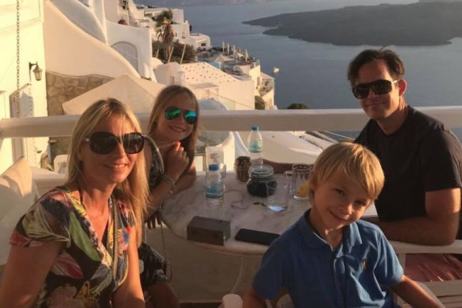 Lydia mit ihrer Familie im August 2018 im Urlaub auf Santorini. Nur kurze Zeit später nahm das Drama seinen Lauf.