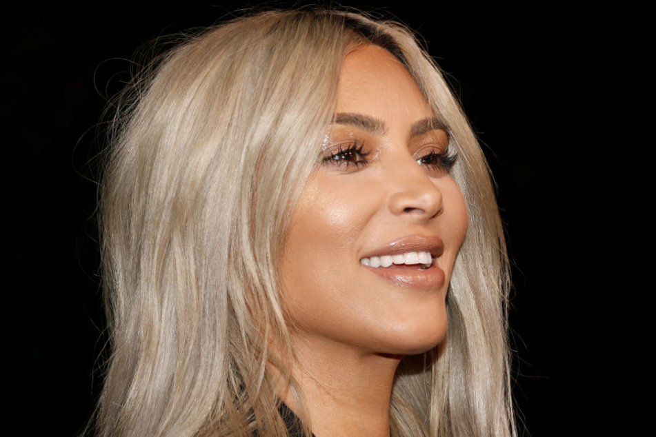 Kim Kardashian kann sich über Millionensumme von ihrem Ex-Bodyguard freuen.