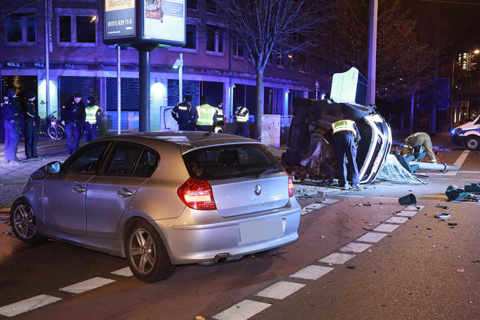 An der Kreuzung Richard-Strauss-Platz / Wiener Straße erwischte der Citroen den Gegenverkehr.