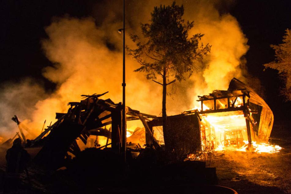 Als die Feuerwehr eintraf, stand die Scheune schon in Vollbrand.