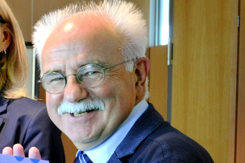 Steinhagens Bürgermeister Klaus Besser sucht fieberhaft nach einer Lösung des Problems.