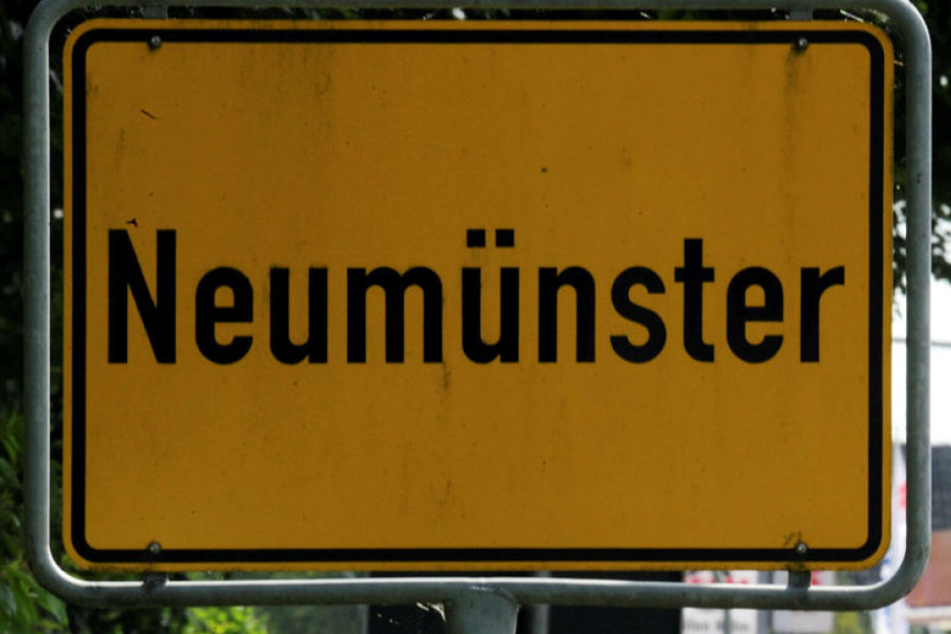 Die Polizei in #Neumünster hat einen Ehemann überführt, der vor 24 Jahren seine Frau erwürgt und ihre Leiche anschließend in ein Metallfass eingeschweißt hat.