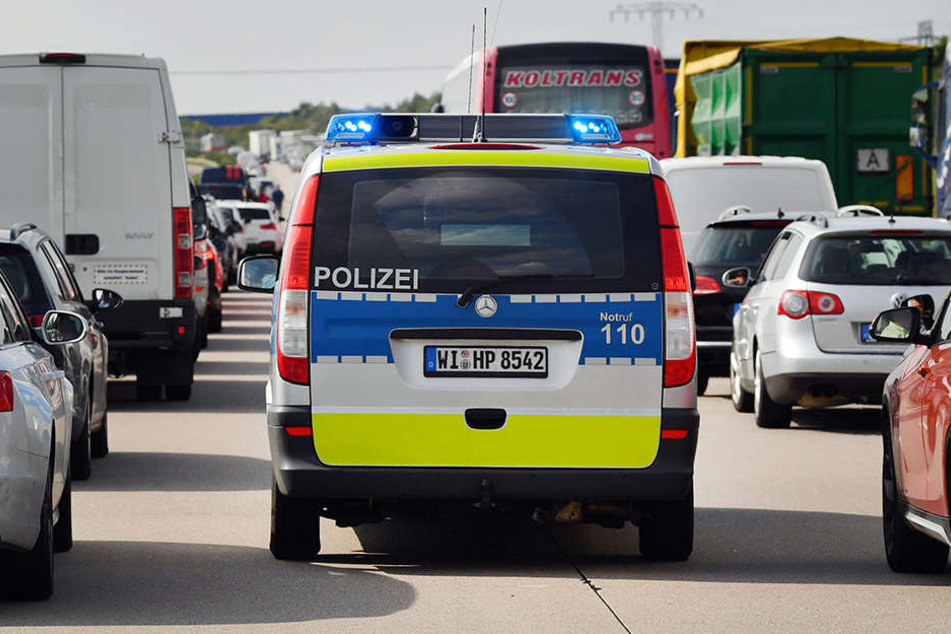 Wer es immer noch nicht weiß oder vergessen hat: So sieht eine Rettungsgasse aus.