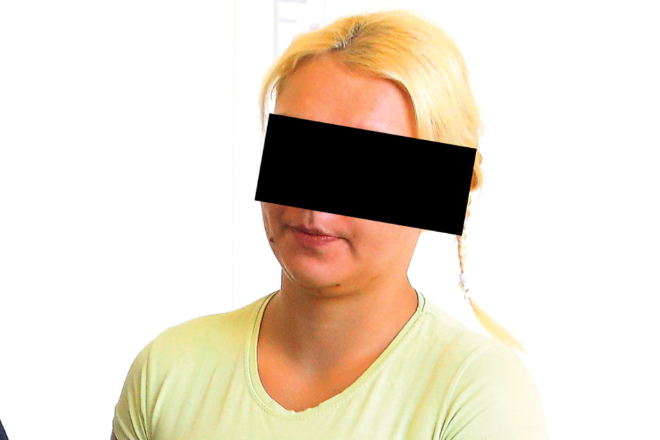 Blondine und Dreifachmutter Marta C. (25) fuhr einen Kurier der Automafia
nach Dresden.