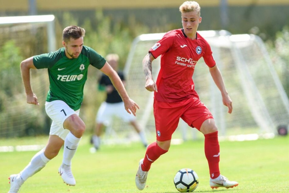Wie schon im Sommer 2018 treffen Nils Seufert (r) und die Arminen auf den FK Jablonec.