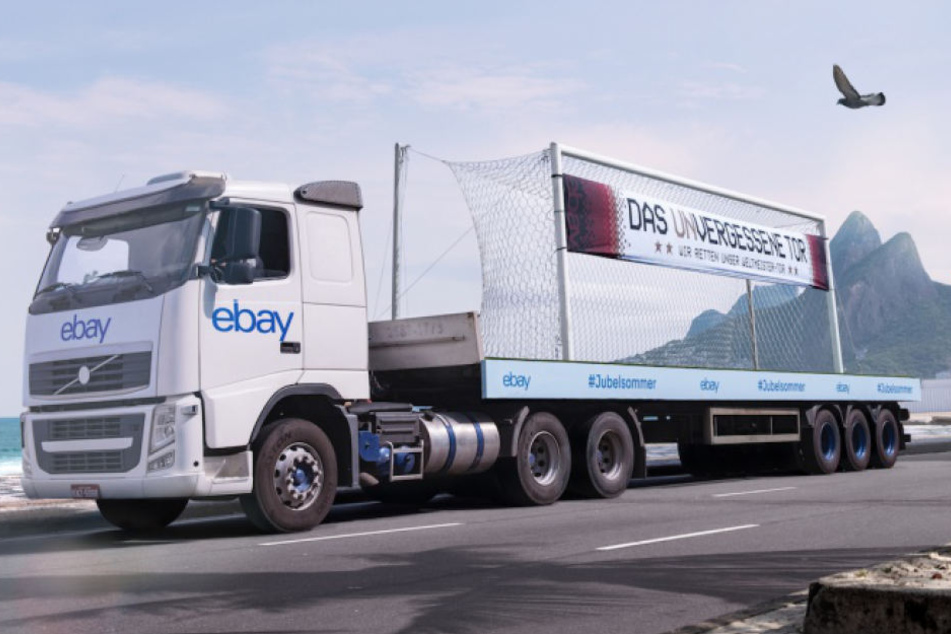 Der eBay-Truck mit dem Original-Tor macht als Erstes in Berlin Station.