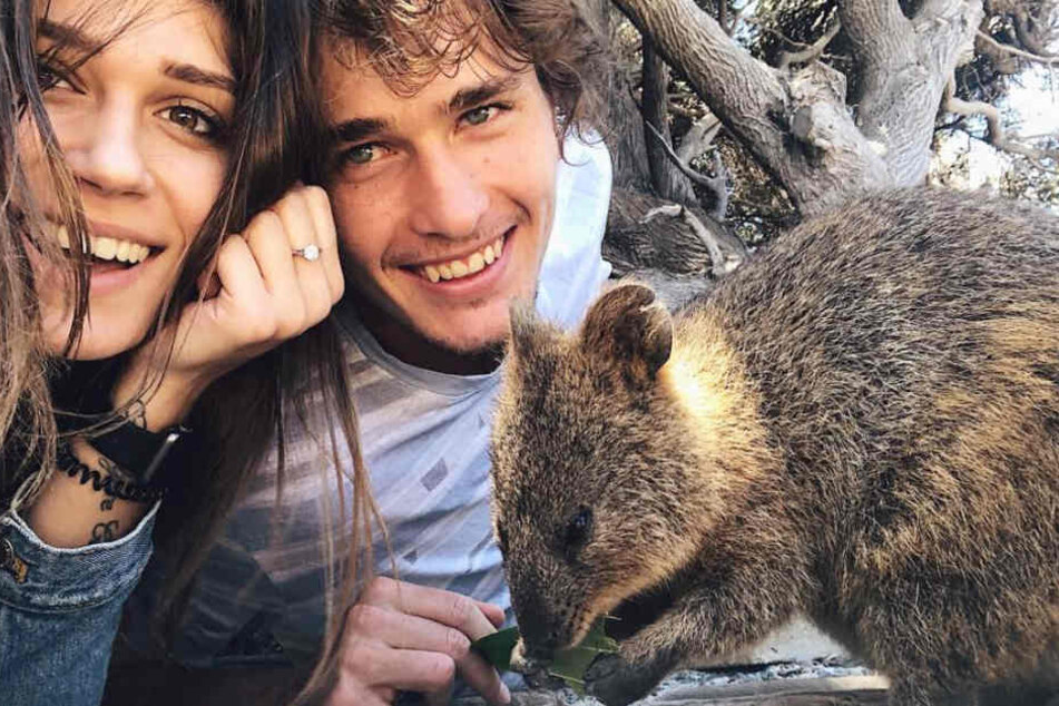 Alexander Zverev und Olya Sharypova strahlen in Down Under um die Wette.