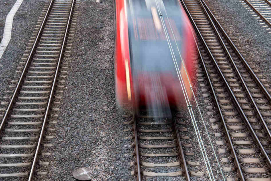 Wer ist schuld an dem Bahnchaos? Die Bahn selbst gelobt Besserung. (Symbolbild)